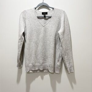 CHARTER CLUB LUXURY Women’s Cashmere V Neckline Long Sleeve Sweater Grey Size M